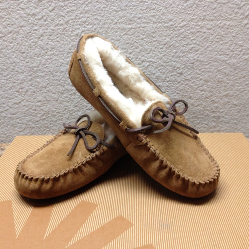 UGG DAKOTA CHESTNUT MOCCASIN SHEARLING LINED SLIP ON SHOES SANDALS